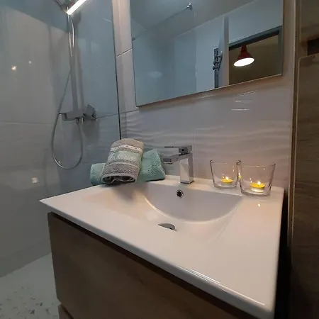 Petit Paradis Classe 3 Etoiles A 200m De La Plage! Terrasse-wifi-parking-clim * Saint-Mandrier-sur-Mer